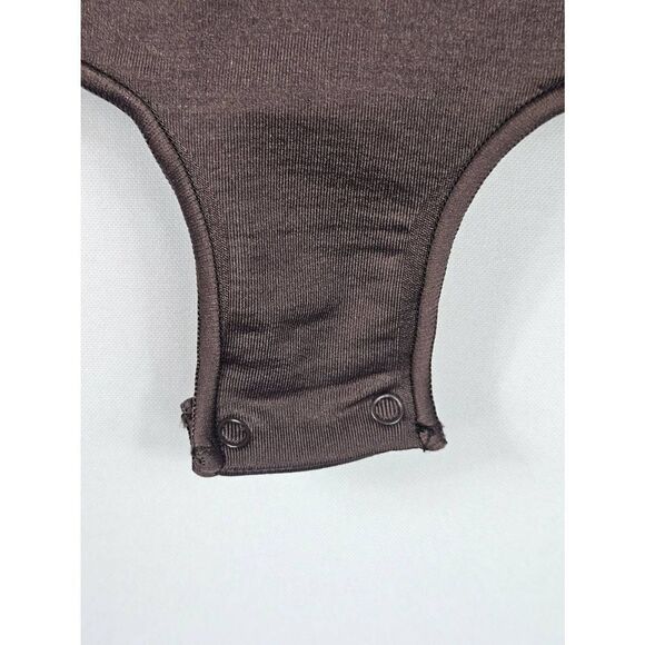 Skims Essential bodysuit Nwot - Picture 5 of 10